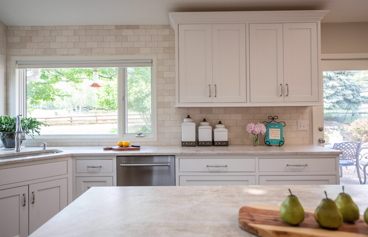 stone-wall-brick-kitchen-interior-design